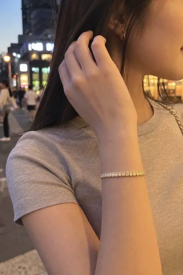 Customer photo 1 from a Kingdom Bracelet Emerald Cut review