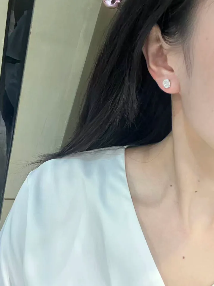 Customer photo 1 from a Kingdom Earrings Asscher Cut review