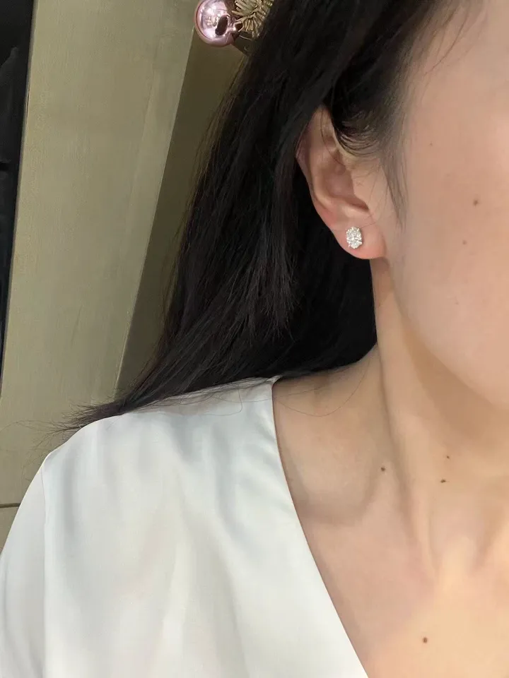 Customer photo 2 from a Kingdom Earrings Asscher Cut review