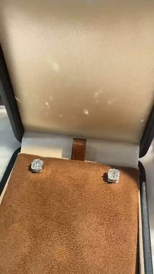 Customer photo 1 from a Kingdom Earrings Asscher Cut review