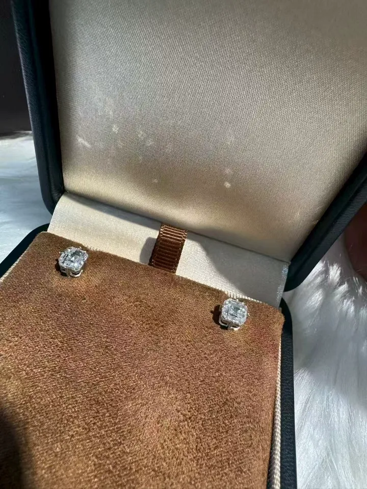 Customer photo 2 from a Kingdom Earrings Asscher Cut review