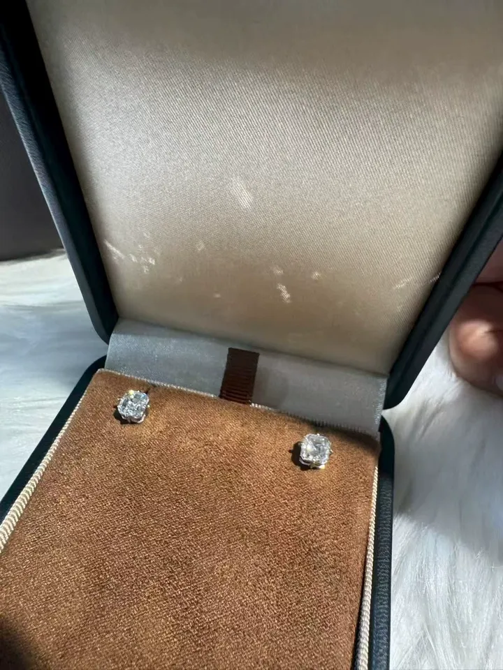 Customer photo 4 from a Kingdom Earrings Asscher Cut review