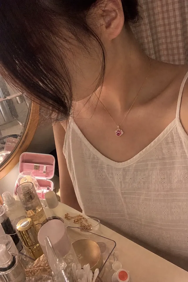 Customer photo 1 from a Kingdom Necklace Cat Paw review