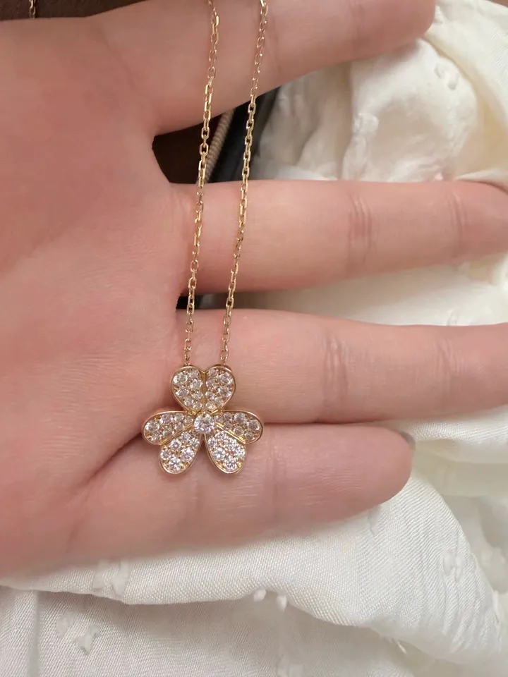 Customer photo 2 from a Kingdom Necklace Three-Leaf Clover review