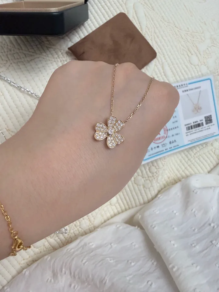 Customer photo 3 from a Kingdom Necklace Three-Leaf Clover review