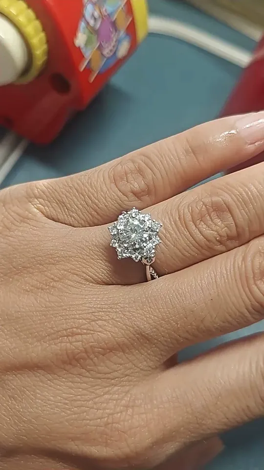 Customer photo 1 from a Kingdom Ring Starburst Halo review