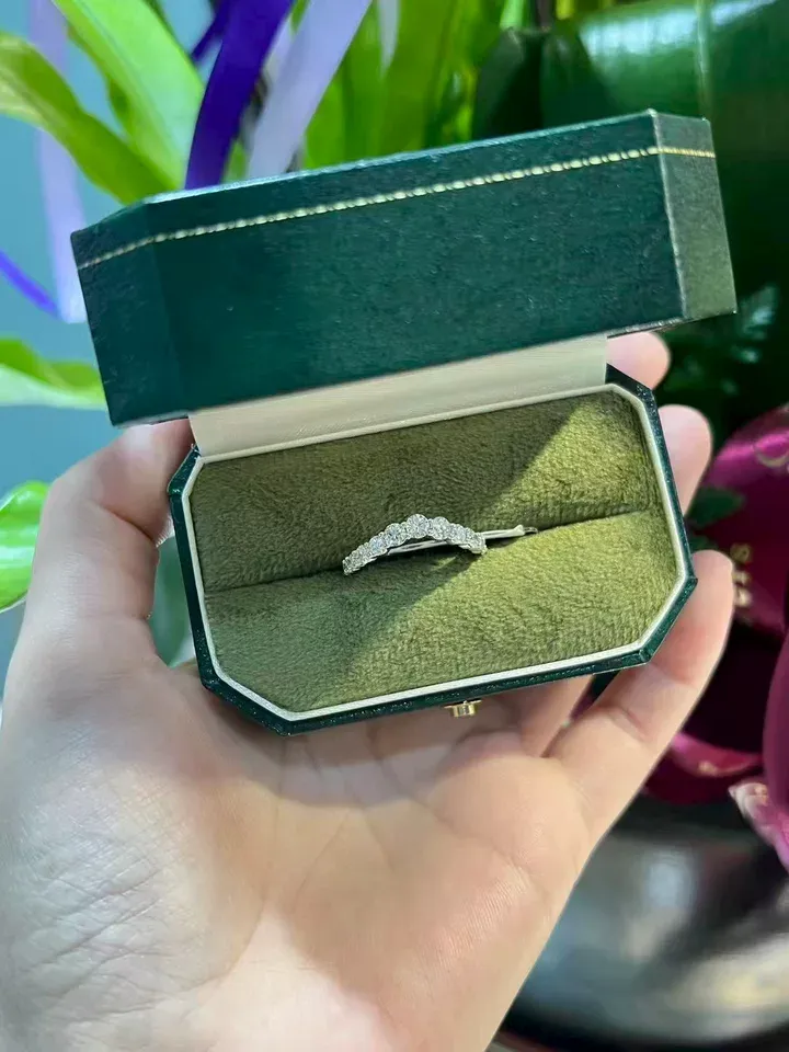Customer photo 1 from a Kingdom Ring V-Shape Eternity review